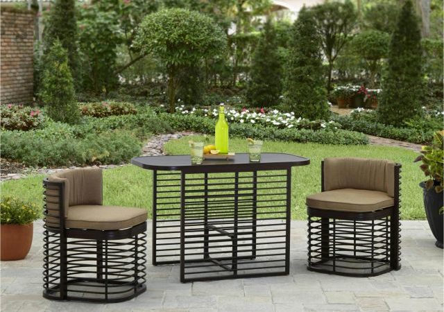 Chic garden tables for garden